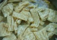 干锅腐竹蛋皮的做法 步骤3