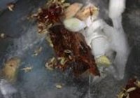 炖腔骨。的做法 步骤3
