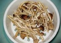 丝瓜炒茶树菇的做法 步骤2