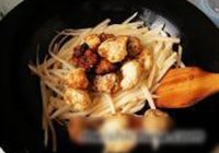 萝卜丝炒丸子的做法 步骤5