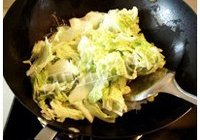 白菜炒木耳的做法 步骤3