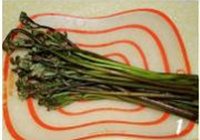 蕨菜炒肉丝的做法 步骤1