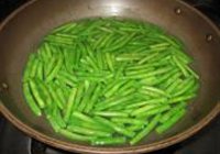 鸡肉炒四季豆的做法 步骤3