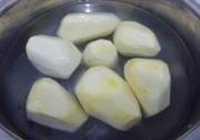 芋儿烧鸡块的做法 步骤2