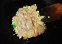 西芹炒虾仁的做法 步骤12