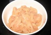 鸡肉炒四季豆的做法 步骤1