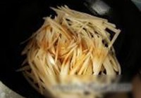 萝卜丝炒丸子的做法 步骤4