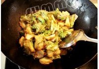 白菜炒木耳的做法 步骤4