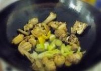 芋儿烧鸡块的做法 步骤8