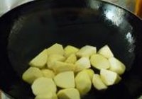 芋儿烧鸡块的做法 步骤5