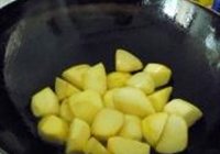 芋儿烧鸡块的做法 步骤6