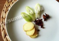 猪肉炖粉条的做法 步骤2