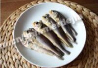 小鱼贴饼子的做法 步骤4