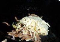 肉丝千张炒韭菜的做法 步骤8