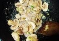 西芹炒虾仁的做法 步骤13