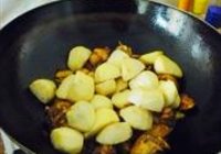 芋儿烧鸡块的做法 步骤10