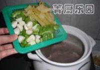 咸菜蒜香苦瓜排骨汤的做法 步骤5