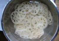 酸辣炝莲菜的做法 步骤2