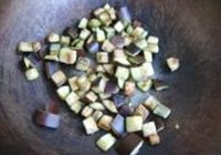 番茄鱼香茄子的做法 步骤2