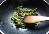 油炸四季豆的做法 步骤8