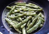 油炸四季豆的做法 步骤6
