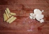 蒜香羊肉粉丝煲的做法 步骤2