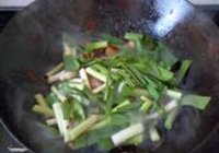 蒜苗回锅肉的做法 步骤13