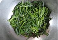 韭菜苔炒肉丝的做法 步骤1
