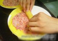 黄金猪肉蛋卷的做法 步骤5