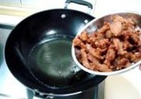 炸烹玫瑰袍子肉的做法 步骤10
