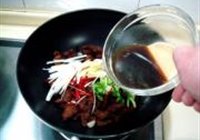 炸烹玫瑰袍子肉的做法 步骤13