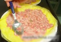 黄金猪肉蛋卷的做法 步骤4