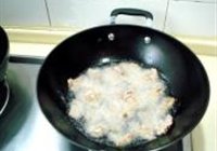 炸烹玫瑰袍子肉的做法 步骤8