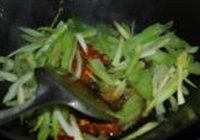 芹菜炒肉片的做法 步骤9
