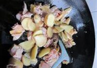 姜片子鸡的做法 步骤5