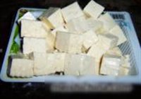 红烧鱼头炖豆腐的做法 步骤2