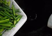 韭菜花爆猪肝的做法 步骤6