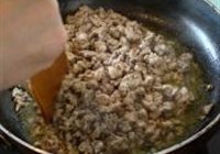 沙斑鸡炒咸瓜的做法 步骤4