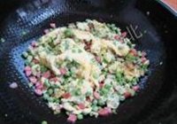 豌豆炒鸡蛋的做法 步骤8