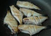 糖醋马面鱼的做法 步骤5