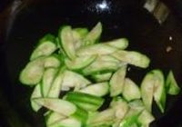 双瓜炒鸡蛋的做法 步骤10