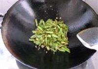 干煸四季豆的做法 步骤7