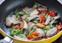农家小炒肉的做法 步骤5