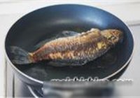 萝卜丝鲫鱼汤的做法 步骤3
