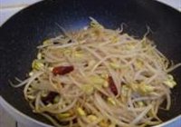 呛炒黄豆芽的做法 步骤6