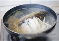 萝卜丝鲫鱼汤的做法 步骤5