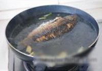 萝卜丝鲫鱼汤的做法 步骤4