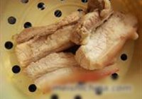 走油肉的做法 步骤1