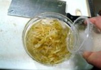 京味炒咸什的做法 步骤7