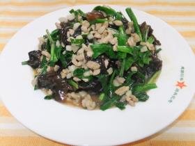 肉碎韭香炒木耳